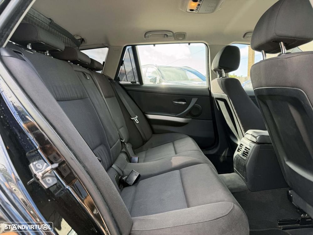 BMW 318 d LifeStyle - 24