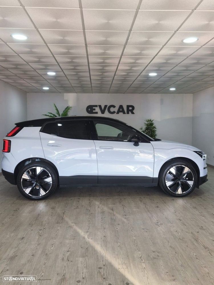 Volvo EX30 Single Motor Extended Range RWD Ultra - 4