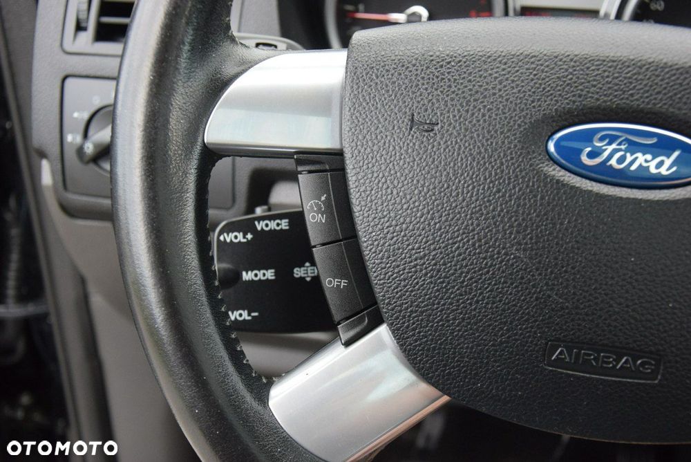 Ford Kuga 2.0 TDCi 2x4 Titanium - 35
