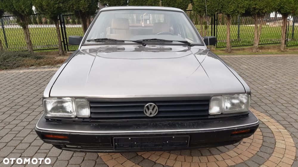 Volkswagen Passat 1.8 GL - 1