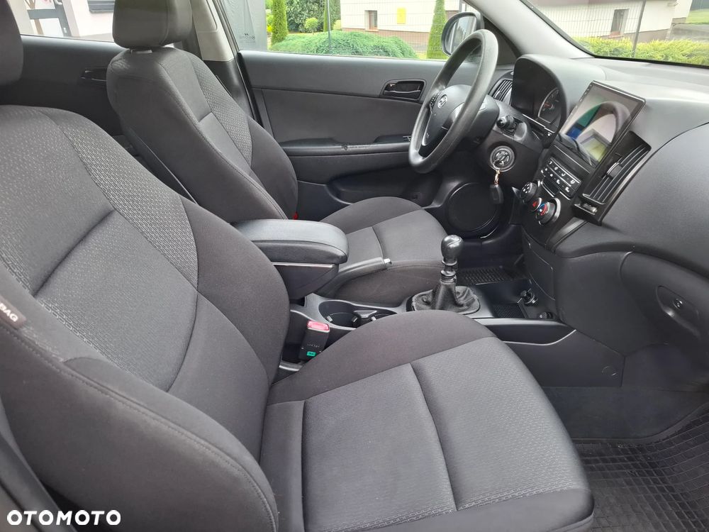 Hyundai i30 1.4 Comfort - 11