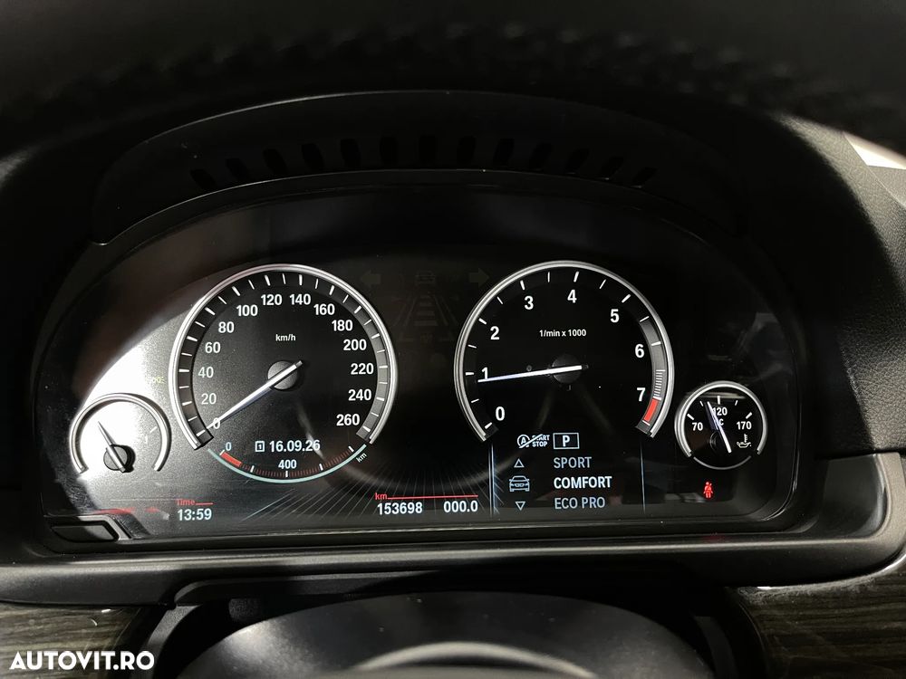 BMW Seria 5 520i Aut. Luxury Line - 30