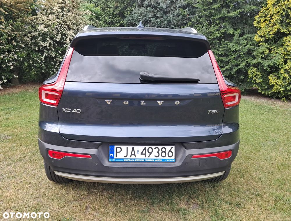 Volvo XC 40 T5 AWD Momentum - 4