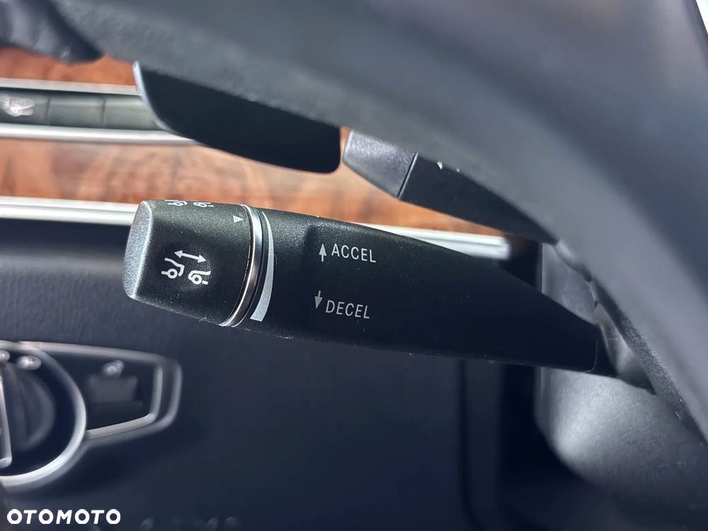 Mercedes-Benz Klasa E 300 9G-TRONIC - 22