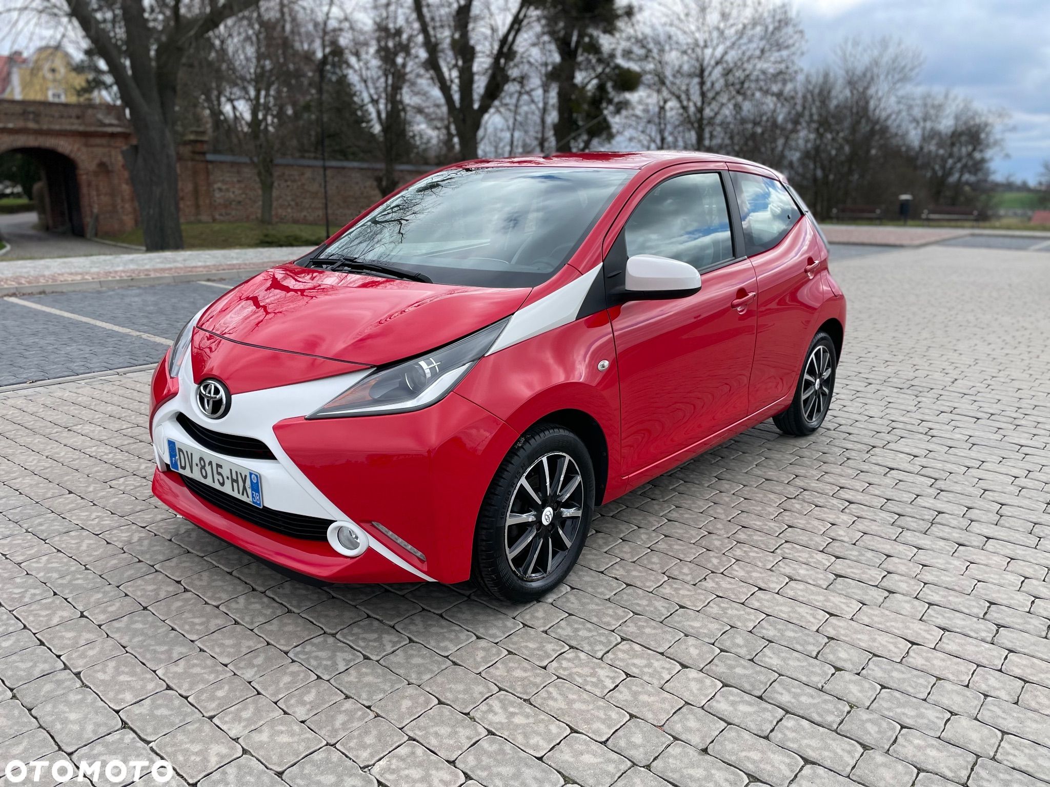Toyota Aygo x-play Edition S+ - 1