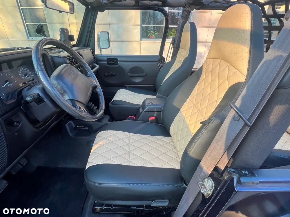 Jeep Wrangler 2.5L - 21