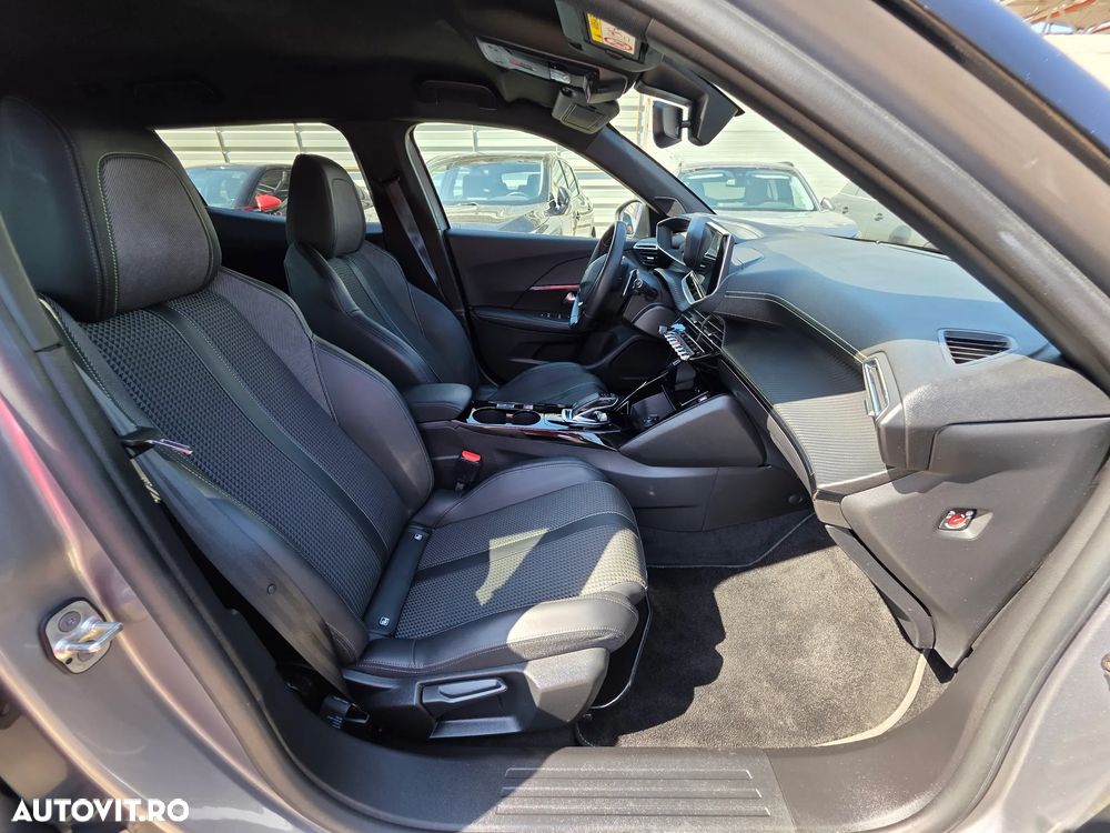 Peugeot 2008 PureTech 130 EAT8 GT - 15