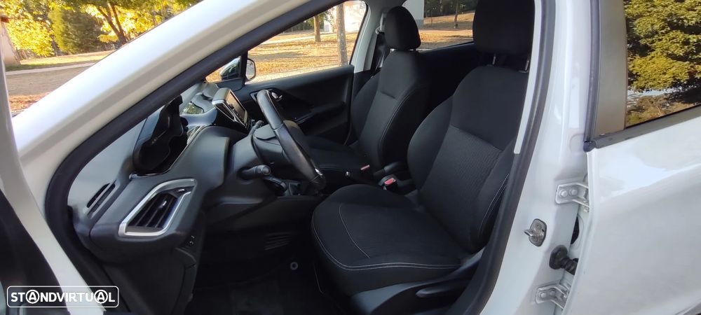 Peugeot 208 1.2 PureTech Style - 27