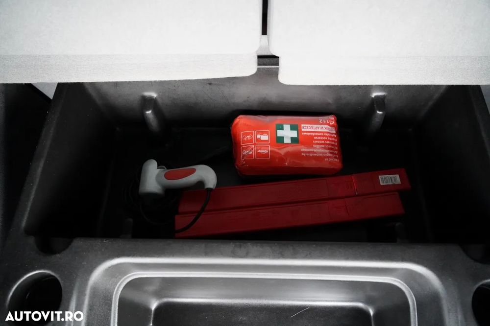 Renault D WIDE 380 DE11 / 4X2 / CAMION DE REMORCAJE 8 M / TRANSPORT AUTO / PLATFORMĂ / TROLIU / - 34