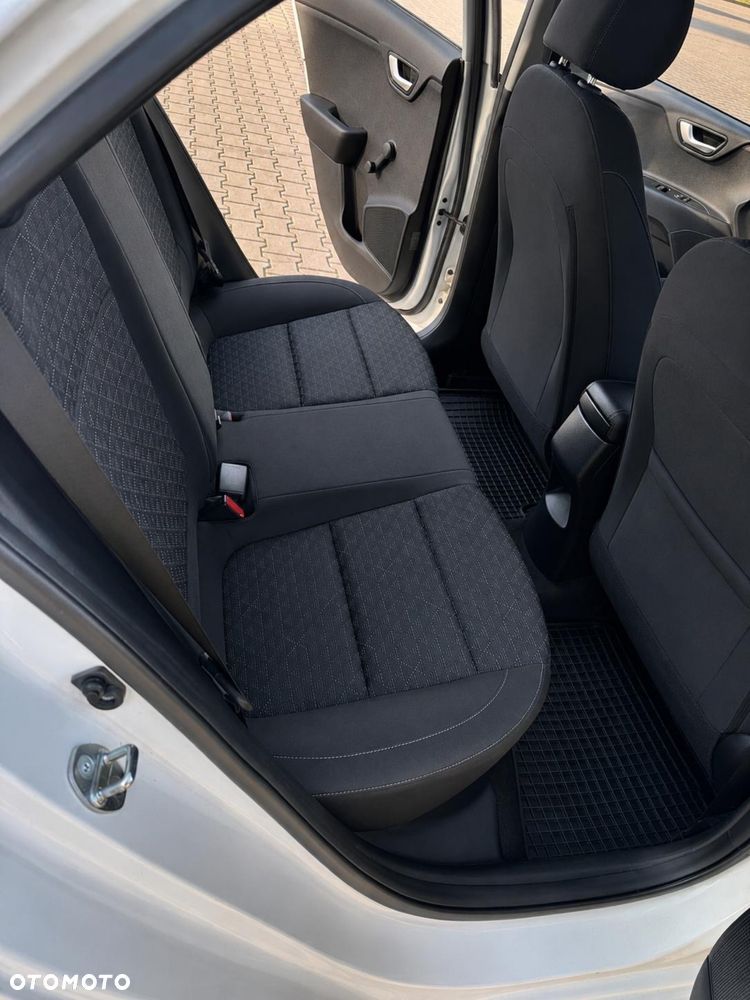 Kia Rio - 8