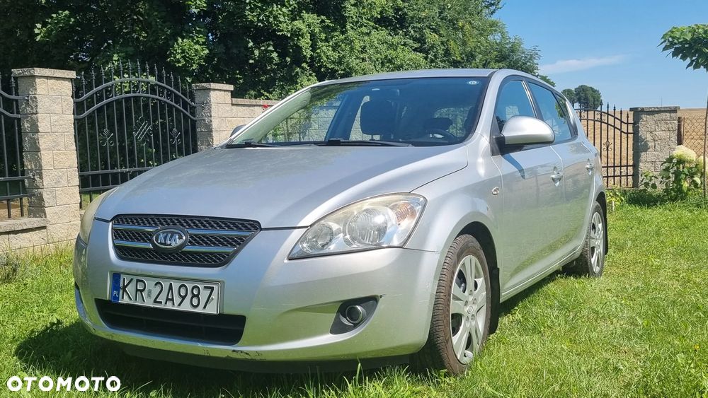 Kia Ceed - 12