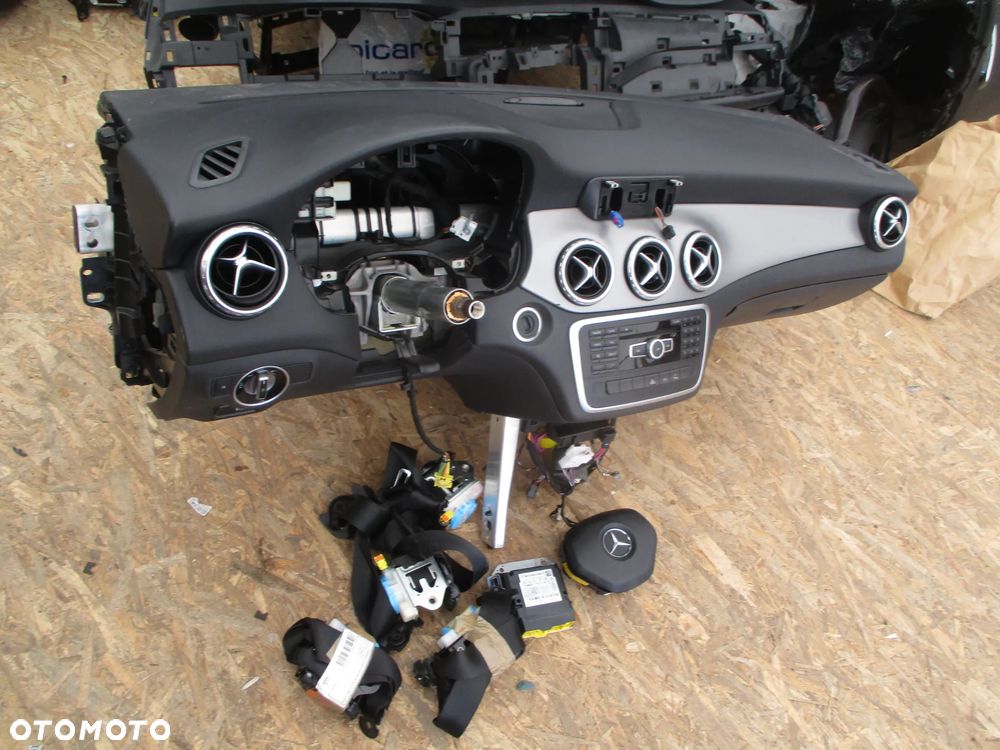Mercedes A klasa W156 X156 2014-  konsola deska poduszki oryginał - 4