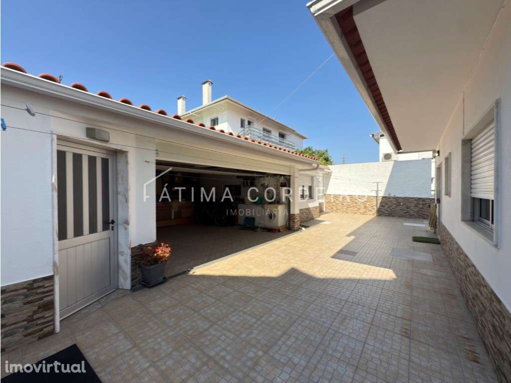 Moradia Isolada T5 em Lote de 375m² Excelente Estado - Sobreda - Grande imagem: 5/32