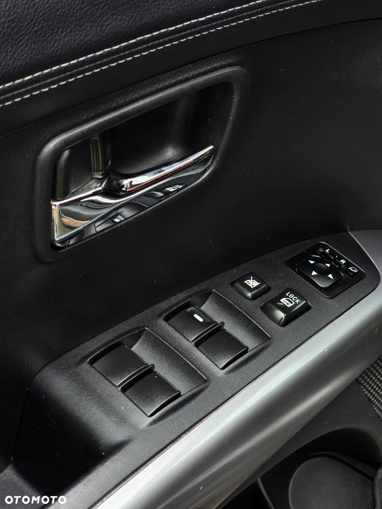 Mitsubishi Outlander 2.0 DID Intense + - 23