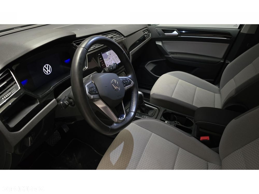 Volkswagen Touran - 16