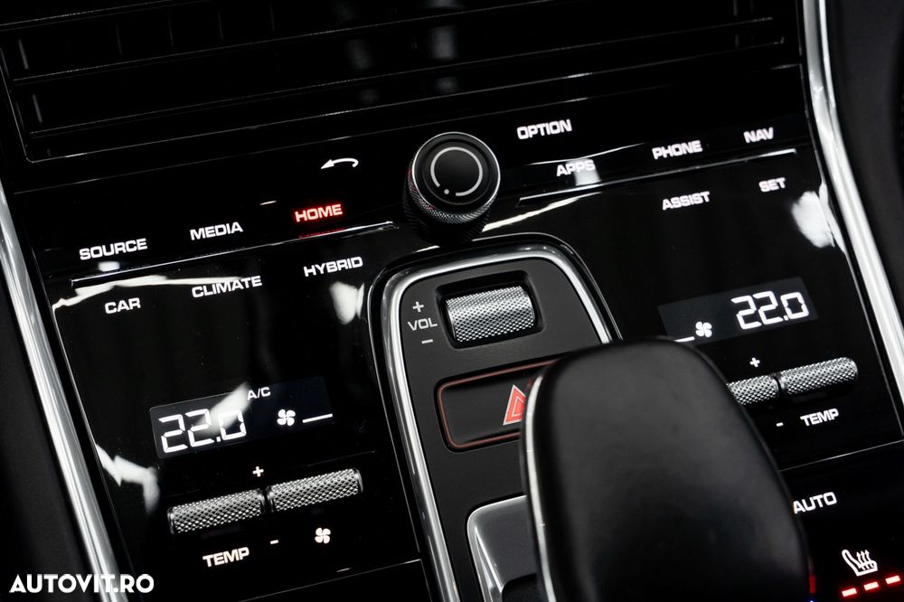 Porsche Panamera 4 E-Hybrid - 37