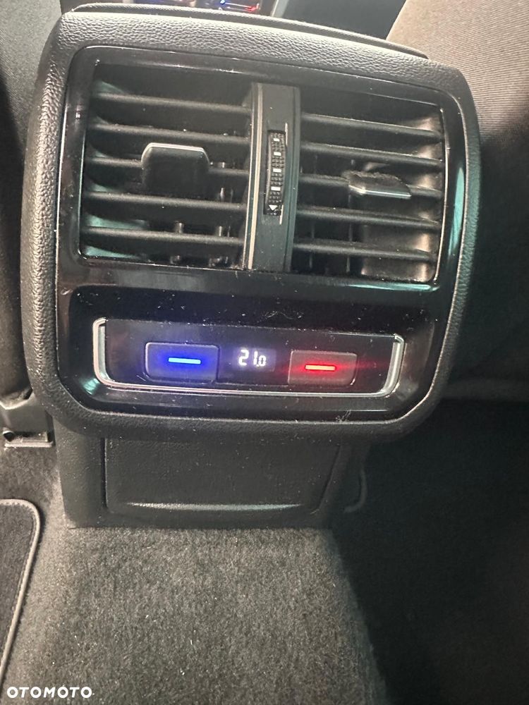 Volkswagen Passat Variant 2.0 TDI EVO Elegance DSG - 20