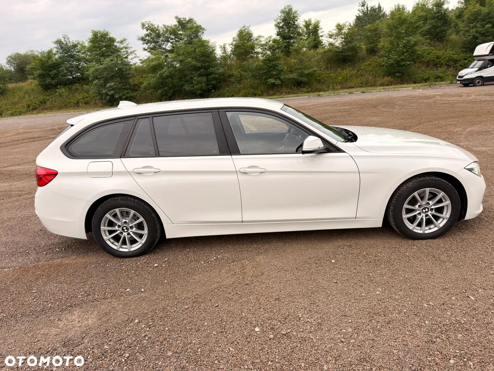 BMW Seria 3 320i xDrive - 2