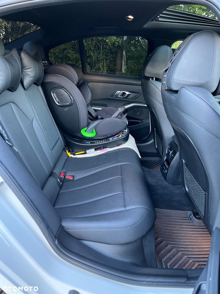 BMW Seria 3 330i - 32