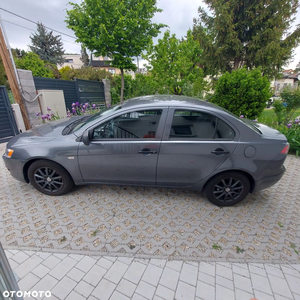 Mitsubishi Lancer 1.6 Inform - 2