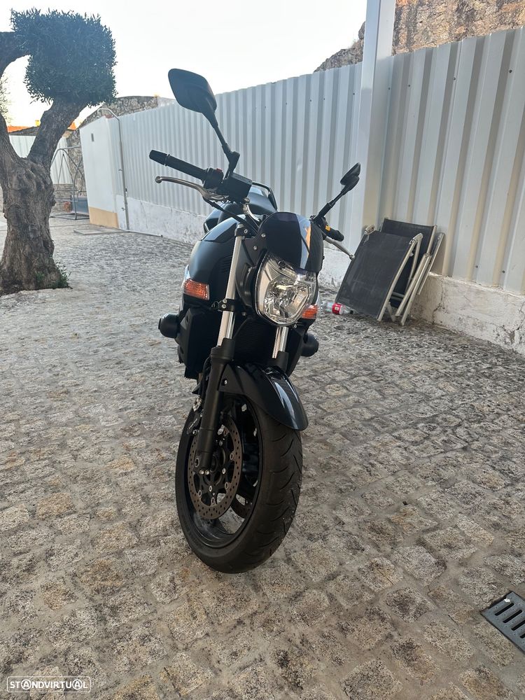 Suzuki GSR Black Edition - 3