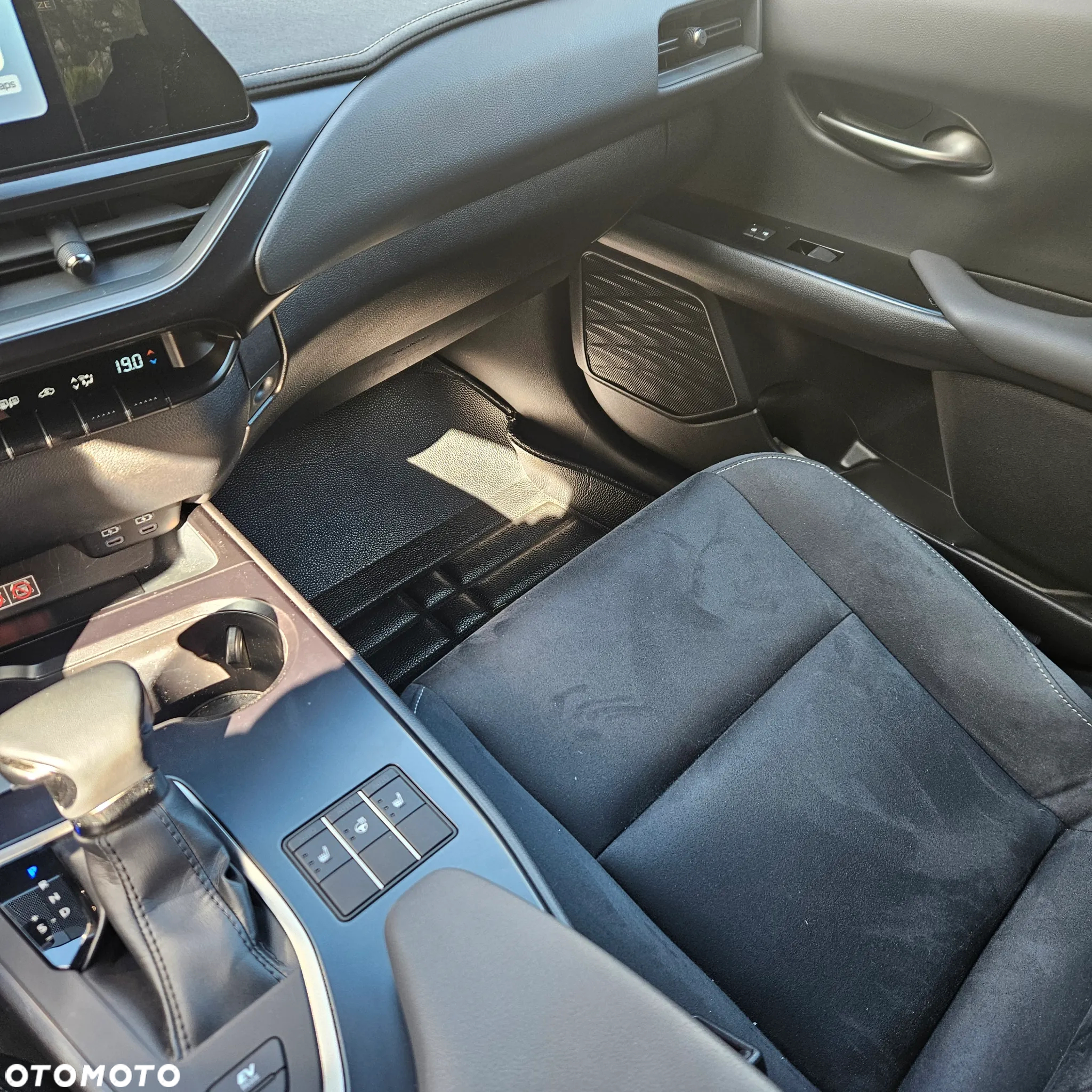 Lexus UX 250h GPF Business 2WD - 15