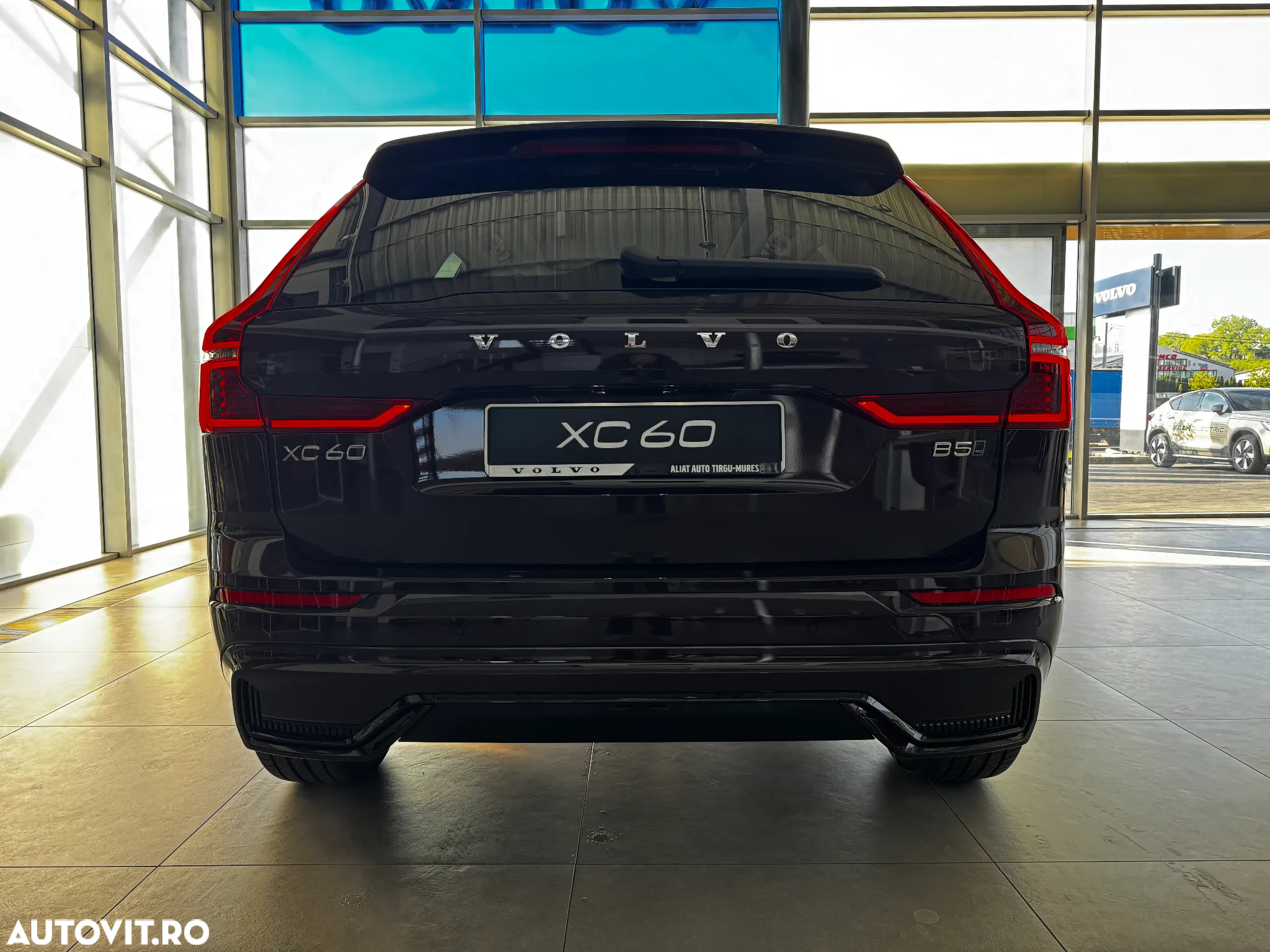Volvo XC 60 B5 AT AWD MHEV Ultra Dark - 6