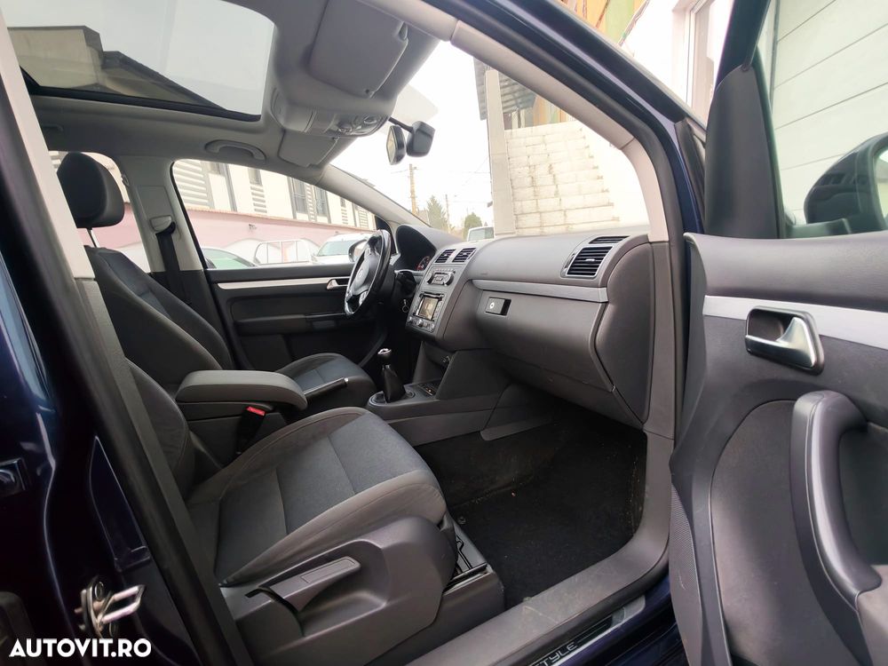 Volkswagen Touran 2.0 TDI DPF STYLE - 6