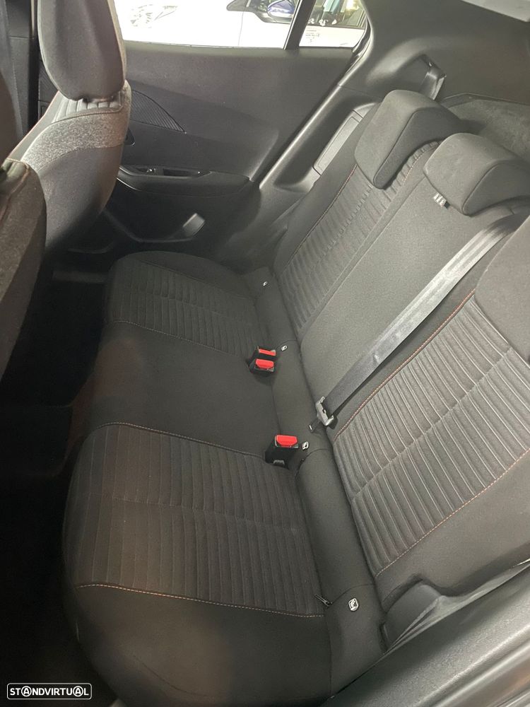 Peugeot e-2008 Allure+ - 11