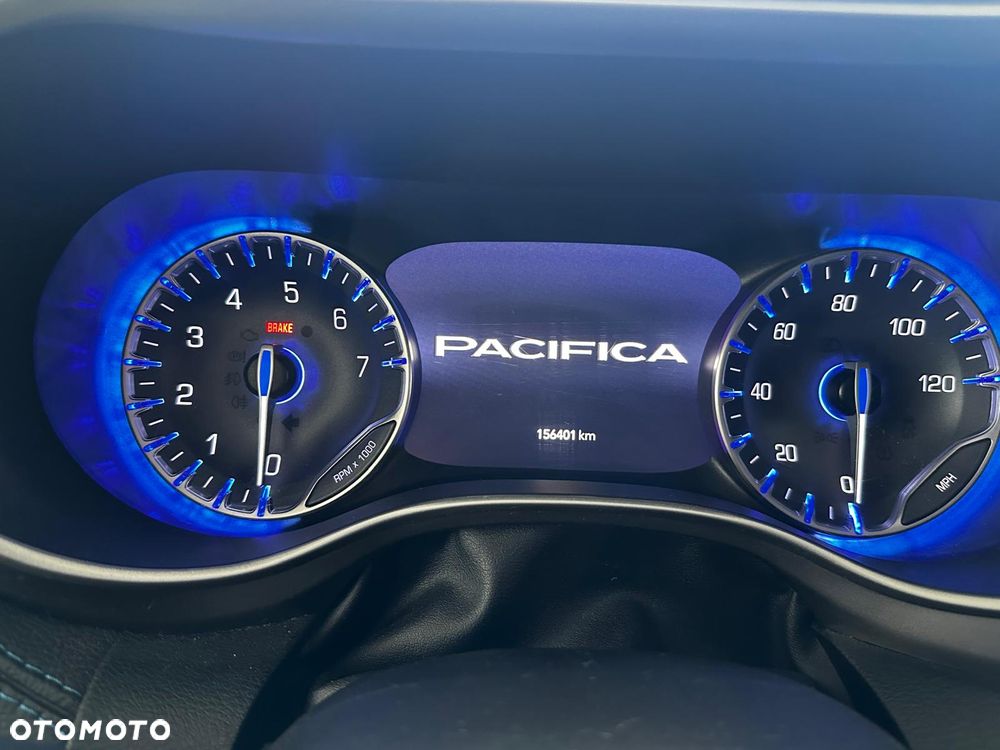 Chrysler Pacifica - 16