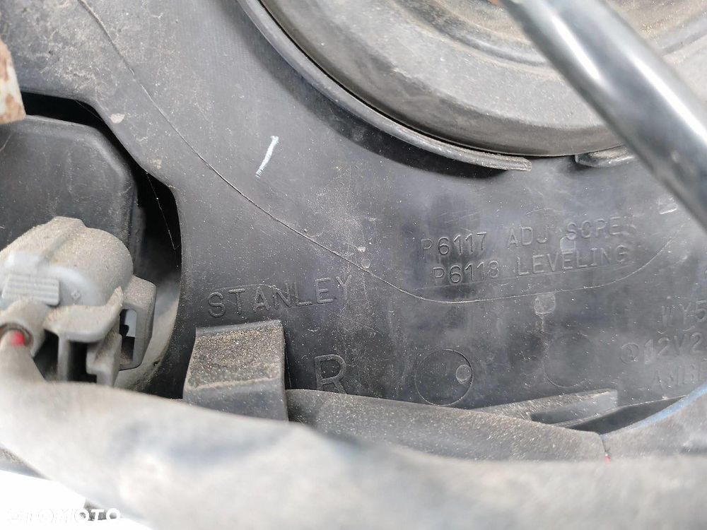 LAMPA PRZÓD PRAWA MITSUBISHI LANCER IX P6117 P6118 - 8