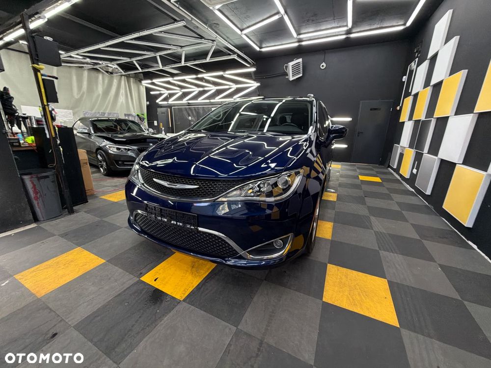 Chrysler Pacifica - 29