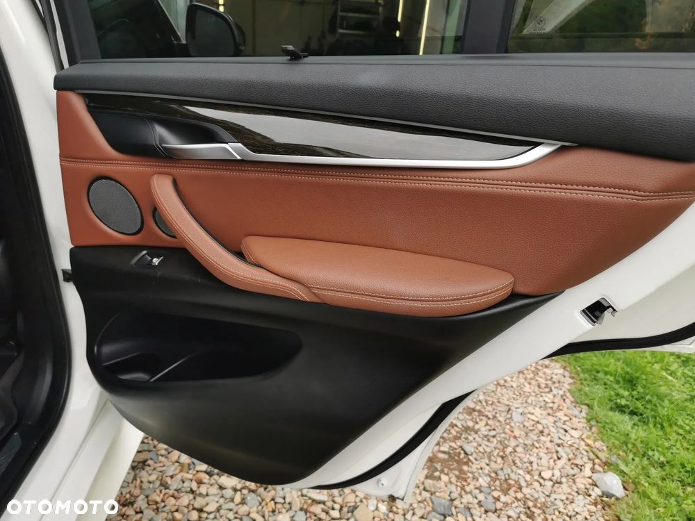 BMW X5 xDrive35i - 11