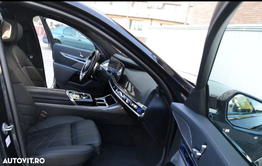 BMW Seria 7 740d xDrive MHEV - 11