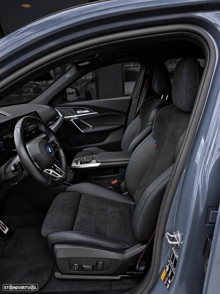 BMW iX2 eDrive20 Pack Desportivo M Pro - 24