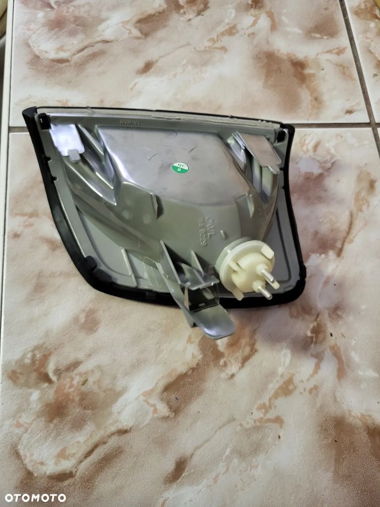 Migacz kierunkowskaz przedni prawy  W124/E-KLASSE(SDN/COUPE/CABRIO/KOMBI) 12.84-06.96 - 2