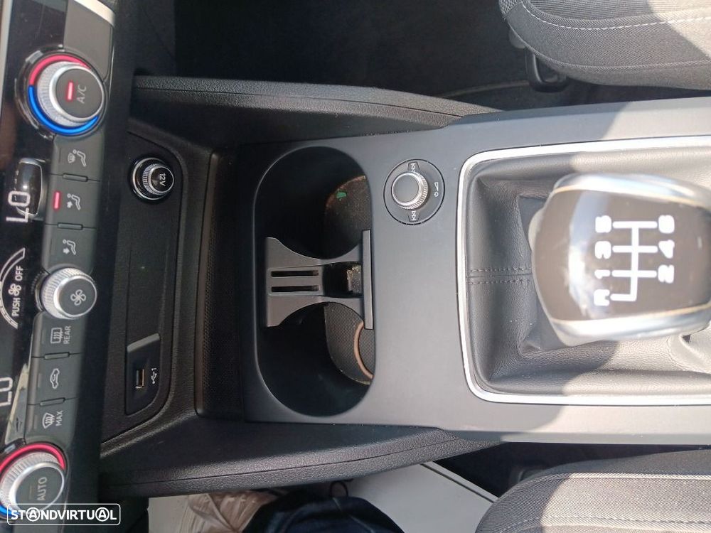 Audi Q2 30 TFSI Advanced — fotografia 17