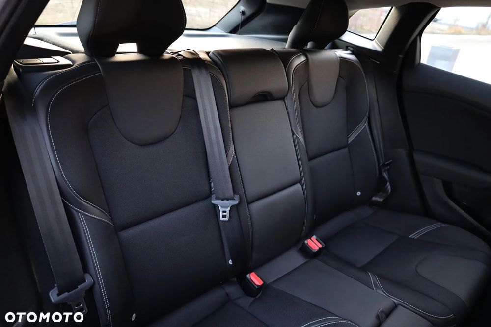 Volvo V40 T2 Linje Svart - 19