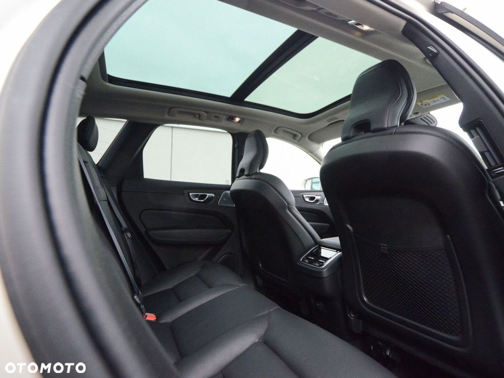 Volvo XC 60 D5 SCR AWD Inscription - 33