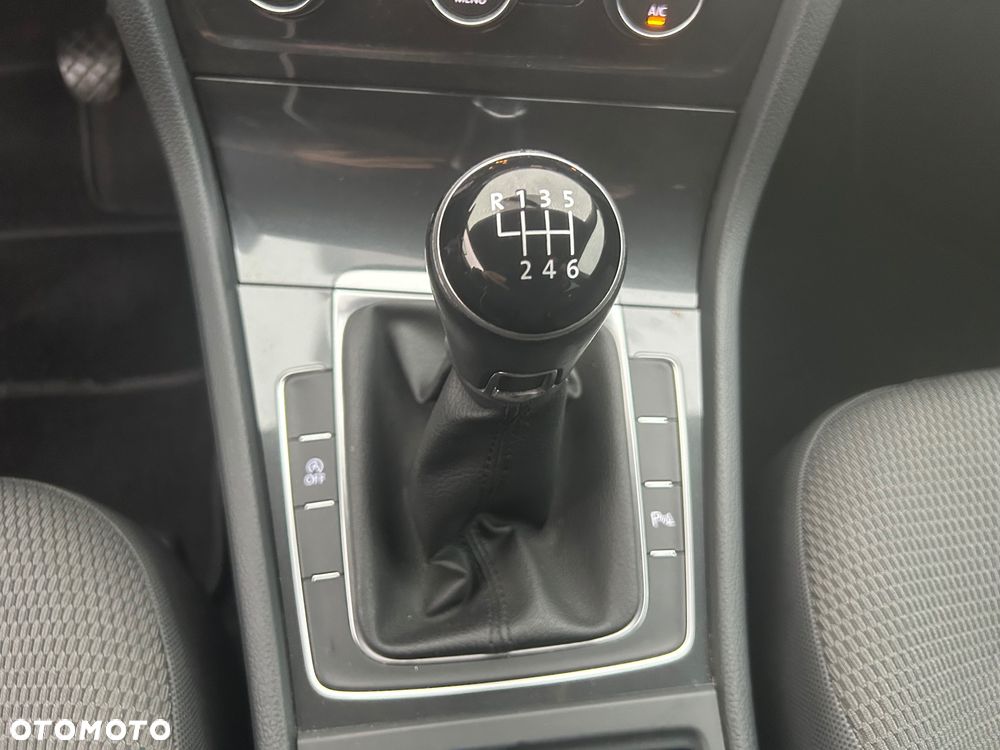 Volkswagen Golf 1.5 TSI BMT Comfortline - 30