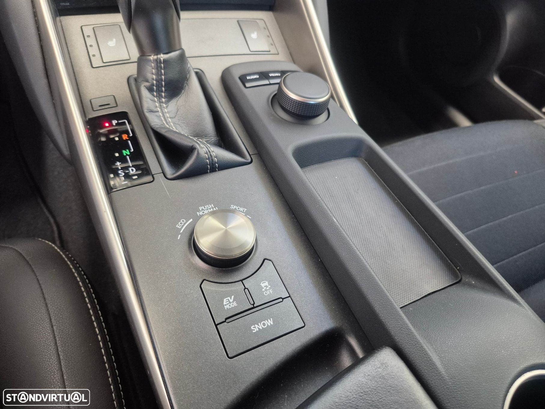 Lexus IS 300H Sport Edition - 16