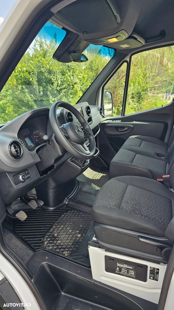 Mercedes-Benz Sprinter - 12