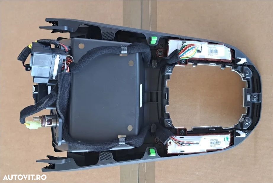 Ornament trim central schimbator viteze plansa bord Hyundai i30 PD PDE gen 3 - 2