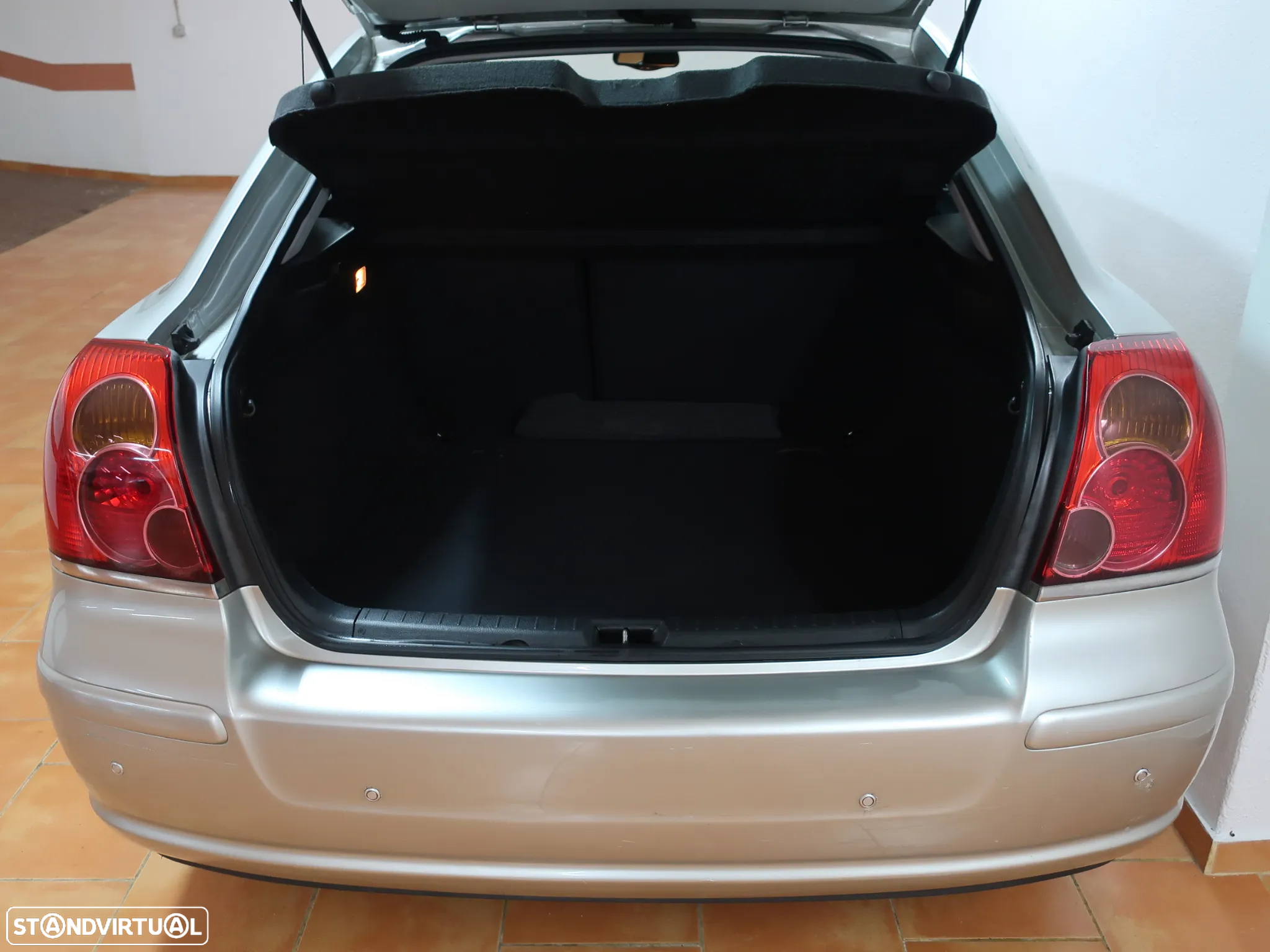 Toyota Avensis SD 2.0 D-4D Sol - 10