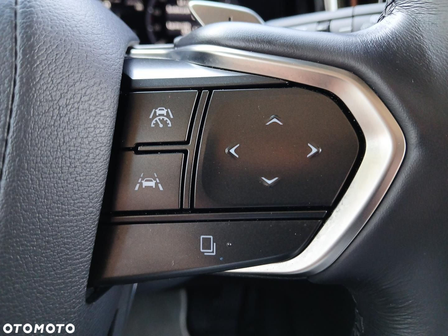 Lexus LM - 17