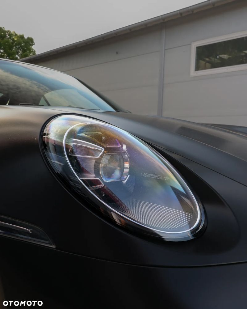 Porsche 911 Carrera 4 Cabrio - 32