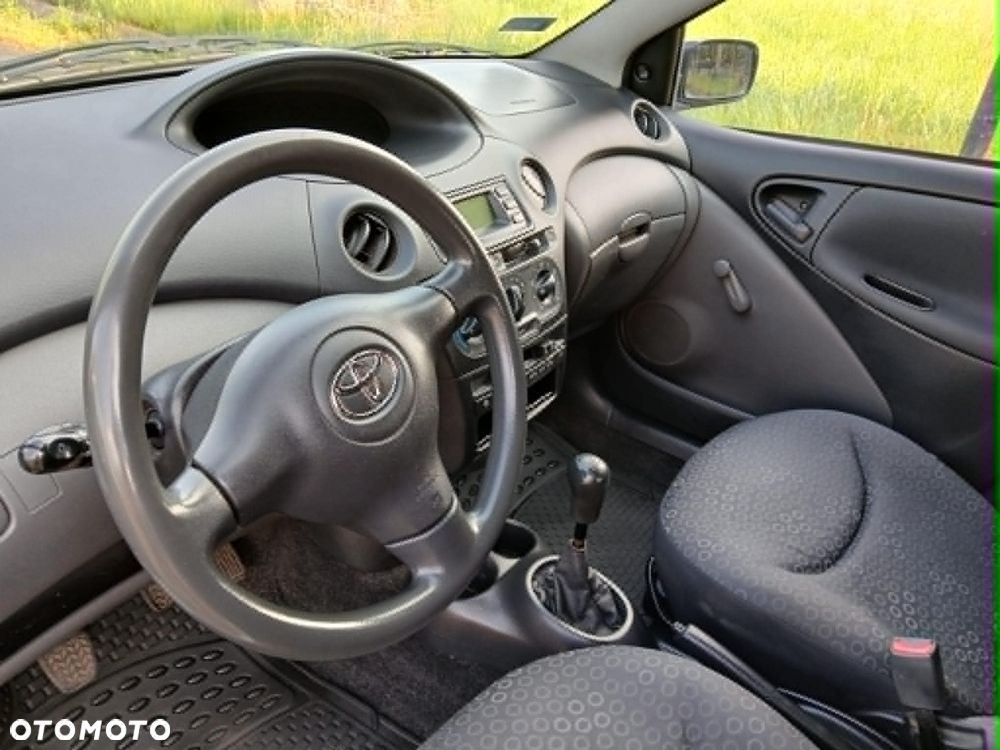 Toyota Yaris 1.4 D-4D Base - 10
