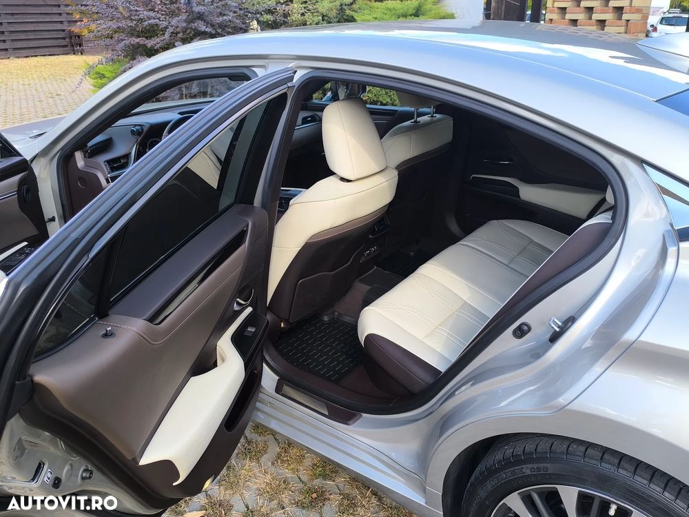 Lexus Seria ES - 7