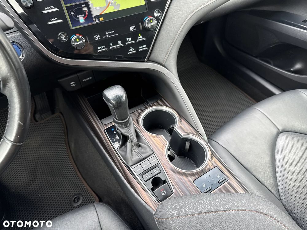 Toyota Camry 2.5 Hybrid Executive CVT - 13