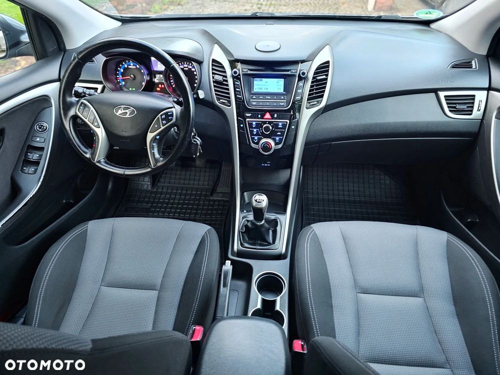 Hyundai i30 blue Kombi 1.4 YES Silver - 16